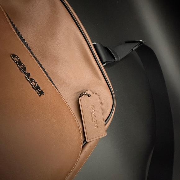 Coach Graham Sling Pack | Leather Saddle Brown and Black - Picture 3 of 3